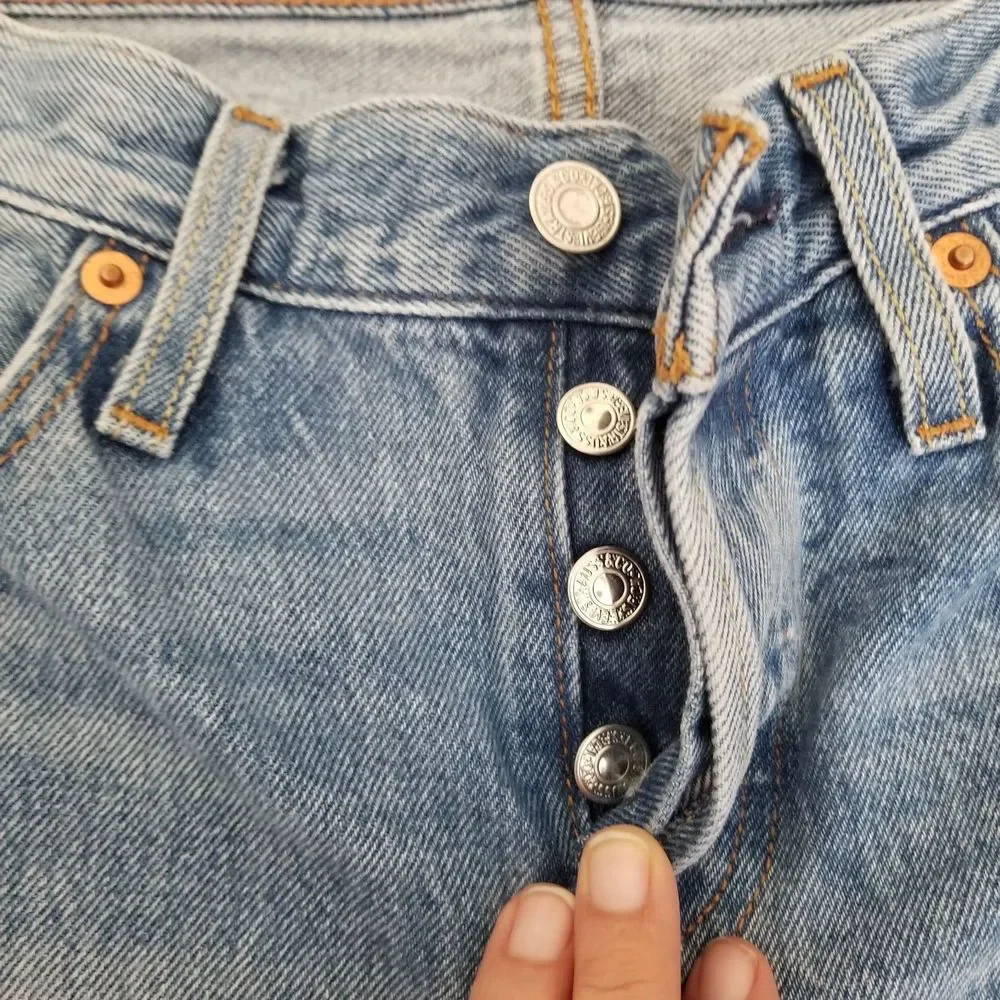 Levis 501 T Size 28 Tapered Leg Jeans Button Fly Distressed Medium Wash - Picture 3 of 10